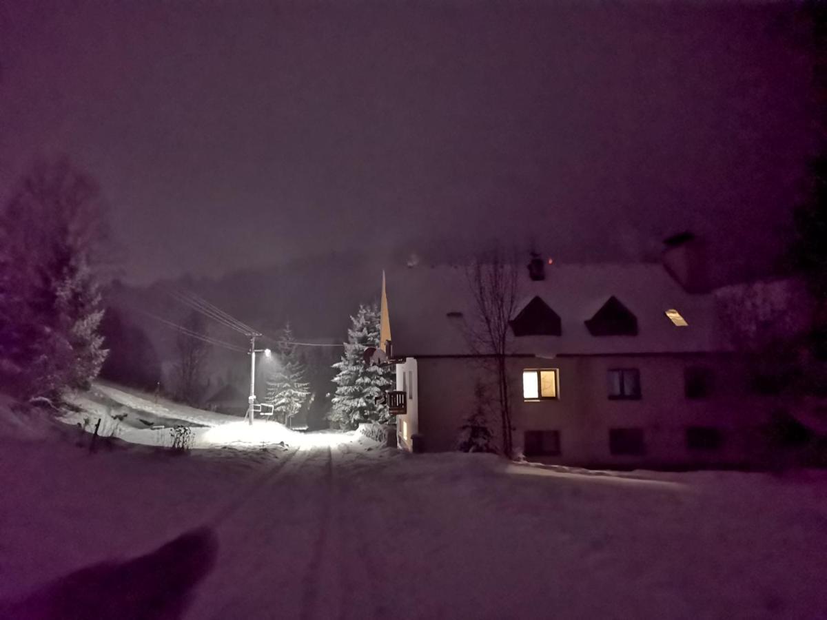 Penzion Zazrifka Zázrivá エクステリア 写真