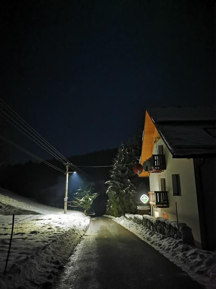 Penzion Zazrifka Zázrivá エクステリア 写真